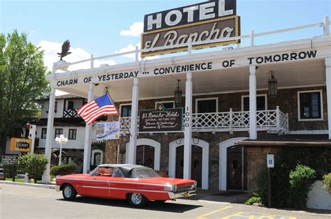 EL RANCHO MOTEL .